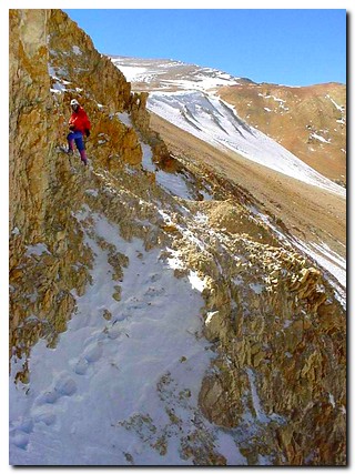 Daniel Rutllant en una falla geologica